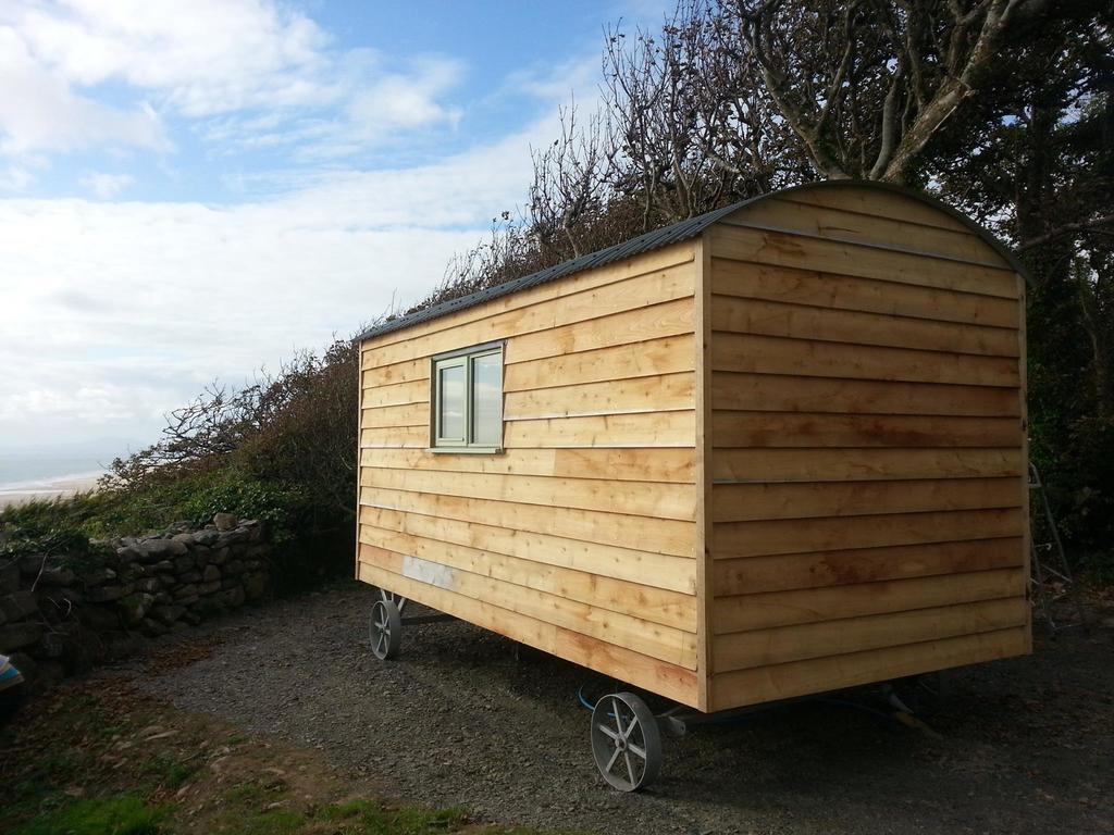 The Farm Hut Villa Barmouth Room photo